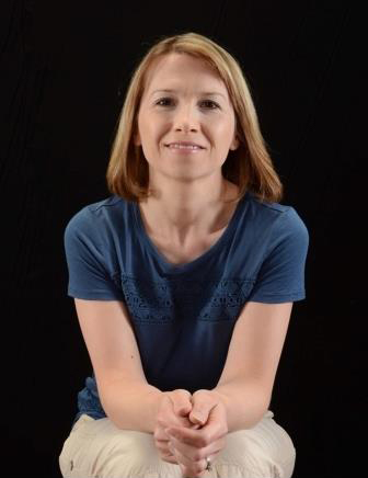 bio-headshot-anna-frato bio-headshot-anna-frato